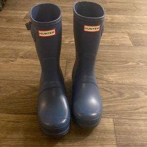 Short blue Hunter Rain Boots